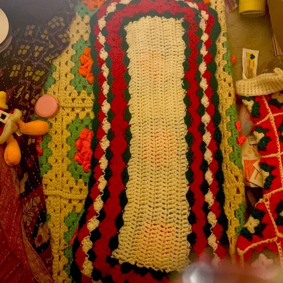 Two for one! Beautifully knit bundle! A lovely Christmas Stocking and a Runner! - Picture 7 of 9